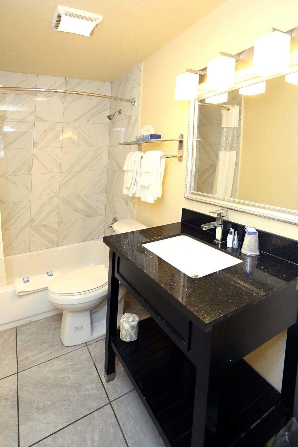 Blue Marlin Motel Virginia Beach Buitenkant foto
